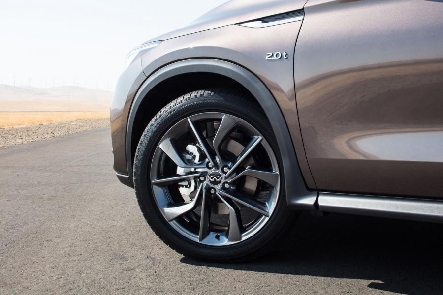 Детали экстерьера Infiniti QX50 2.0t AWD 2018 года  (NA) (фото 13 из 76)